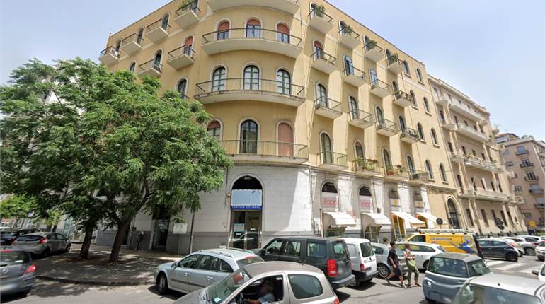 Appartamento 14 vani  in Corso delle Province 76/B