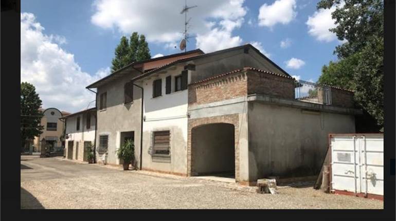 Appartamento all'asta    Via degli Estensi 2223